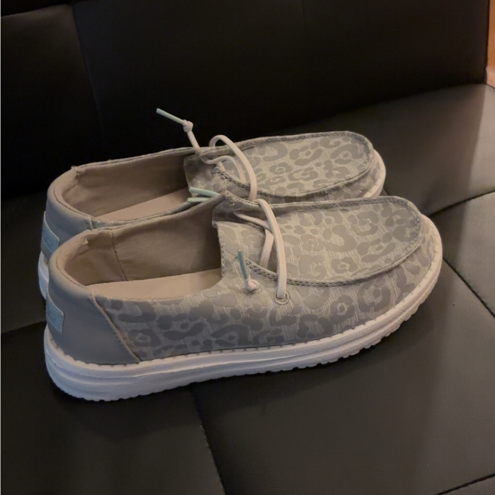 Gray Leopard Print Hay Dude’s